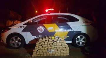 Os pacotes de maconha presos junto com o trio - Divulgação/Polícia Militar