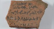 Fragmento de vaso com manuscrito - Divulgação / Ministério das Antiguidades e Turismo do Egito