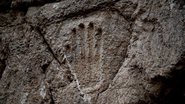 Marca de mão misteriosa encontrada em fosso - Divulgação / Autoridade de Antiguidade de Israel