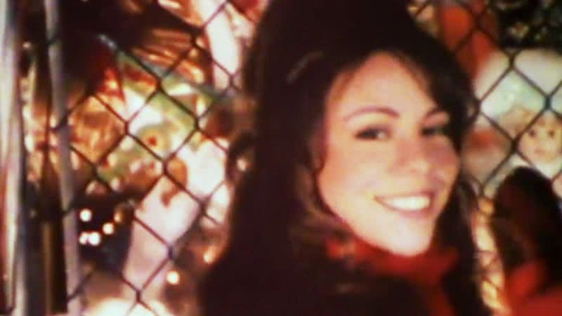 Mariah Carey no clipe de “All I Want for Christmas Is You”, de 1994 - Divulgação/Youtube/MariahCareyVEVO