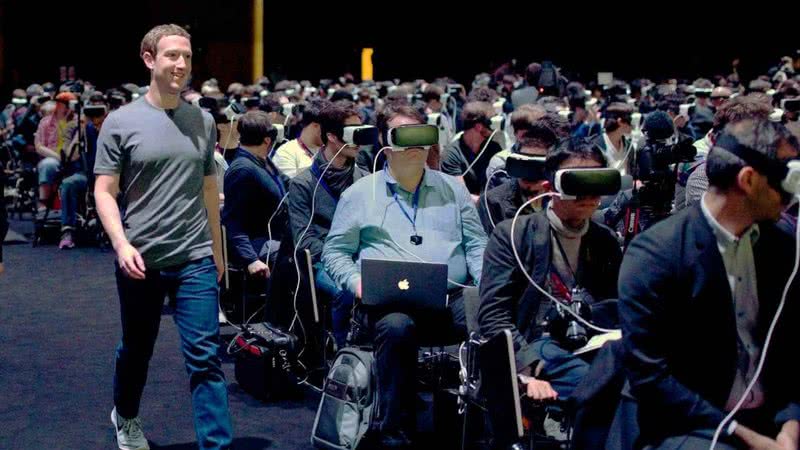 Imagem ilustrativa de uso de óculos de realidade virtual - Divulgação/Facebook/Mark Zuckerberg/22.02.2016