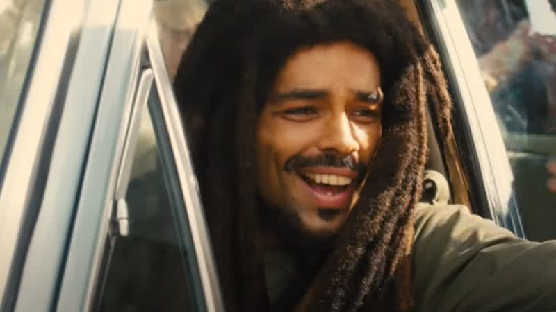 Kingsley Ben-Adir como Bob Marley em ‘Bob Marley: One Love’ (2024) - Reprodução/Vídeo/YouTube/Paramount Pictures