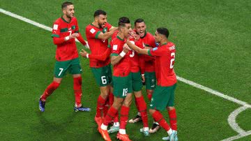Jogadores de Marrocos comemoram gol de Youssef En-Nesyri em vitória contra Portugal - Getty Images