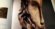 Máscara africana arrematada por 4.2 mi euros em leilão - Divulgação/YouTube/EuroNews