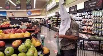 Homem é flagrado usando máscara da Ku Klux Klan - Divulgação