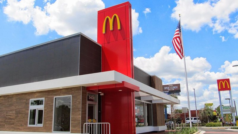 Restaurante da rede McDonald's - Wikimedia Commons