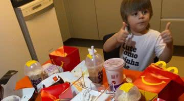 Criança faz pedido no McDonalds de 400 reais pelo celular da mãe - Divulgação