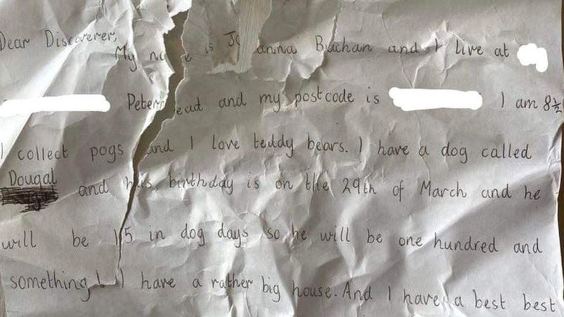 Mensagem na garrava escrita pela menina escocesa