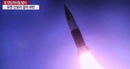 Imagem de TV mostra disparo norte-coreano de míssil balístico - Getty Images