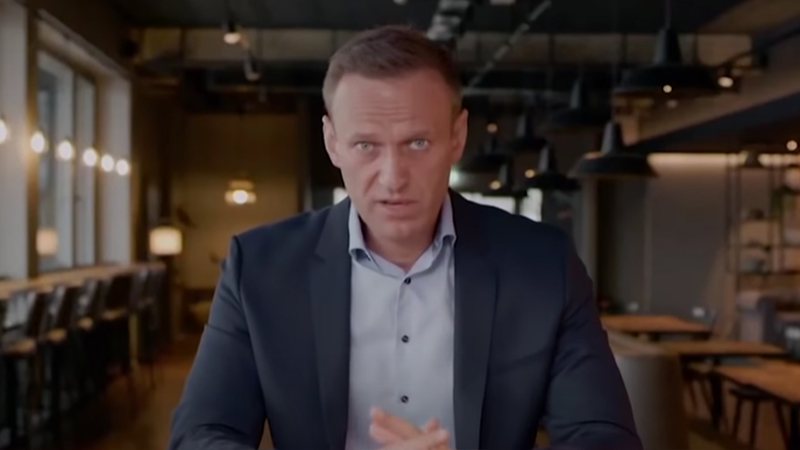 Alexei Navalny em vídeo do The Guardian