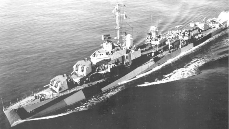 O USS Mannert L. Abele (DD-733) - Reprodução/Twitter/@NavalInstitute
