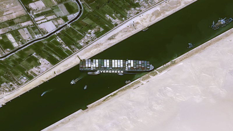 Imagem do meganavio encalhado no meio do Canal de Suez - Divulgação/Cnes2021/Distribuição Airbus DS