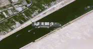 Imagem do meganavio encalhado no meio do Canal de Suez - Divulgação/Cnes2021/Distribuição Airbus DS