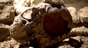 Restos de neandertal encontrado na caverna - Divulgação/YouTube/Reuters