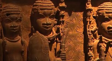 Parte da coleção de peças do palácio de Oba (título dado ao rei de Benim) - Divulgação / YouTube /  Al Jazeera English