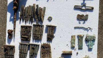 Objetos encontrados junto com os restos mortais - Reprodução/Comissão Americana de Monumentos de Batalha (ABMC)