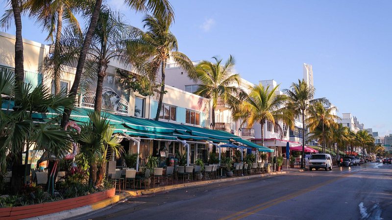 Imagem da Ocean Drive, uma das avenidas mais conhecidas de Miami - Wikimedia Commons