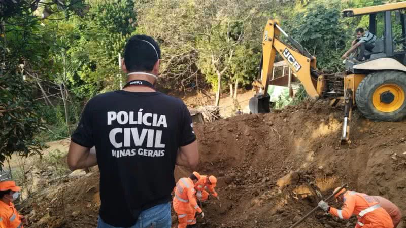 Imagem da escavação que encontrou ossadas humanas em Minas Gerais, Brasil - Divulgação/Polícia Civil de Minas Gerais