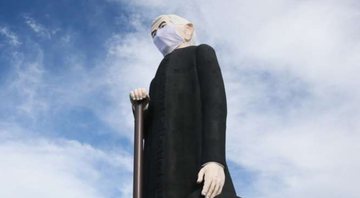 Fotografia da estátua de Padre Cícero antes da queda - Divulgação/Kid Junior