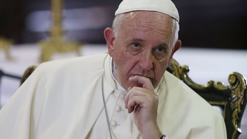 Papa Francisco sentado durante missa - Getty Images