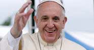Papa Francisco acenando durante evento - Getty Images