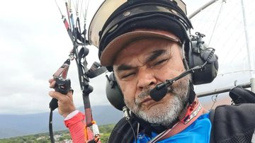 José Hélio da Rocha durante viagem de paraglider - Divulgação / Redes sociais