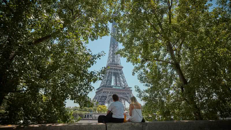 Jardins ao redor da Torre Eiffel, em Paris - Getty Images