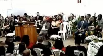 Vídeo registra momento em que pastor passa mal no culto - Divulgação/Vídeo/g1