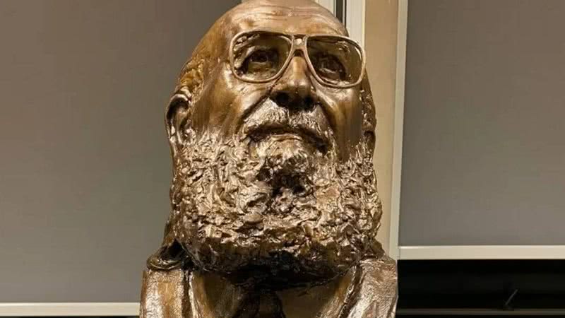 Estátua em homenagem a Paulo Freire - Divulgação