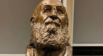 Estátua em homenagem a Paulo Freire - Divulgação