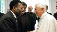 Pelé e Papa Bento XVI, respectivamente - Getty Images