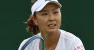 Peng Shuai em jogo no torneio de Wimbledon (2019) - Wikimedia Commons