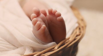 Imagem meramente ilustrativa de pés de bebê - Divulgação/esudroff/Pixabay