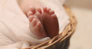 Imagem meramente ilustrativa de pés de bebê - Divulgação/esudroff/Pixabay