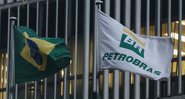 Bandeiras da Petrobras junto com a do Brasil - Getty Images