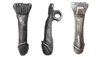 Pingente de pênis encontrado na Inglaterra - Divulgação/ Esquema de Antiguidades Portáteis