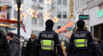 Policiais nas ruas da Alemanha na última terça-feira, 15 - Getty Images