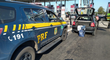O homem foi preso com carro roubado - Divulgação/PRF