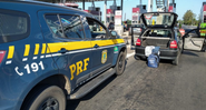 O homem foi preso com carro roubado - Divulgação/PRF