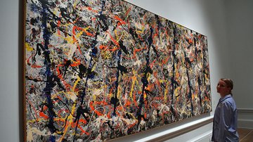 Imagem ilustrativa de obra de Jackson Pollock em exposição - Getty Images