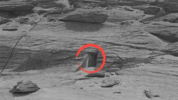 Fotografia do Curiosity mostrando suposta porta - Divulgação/ NASA