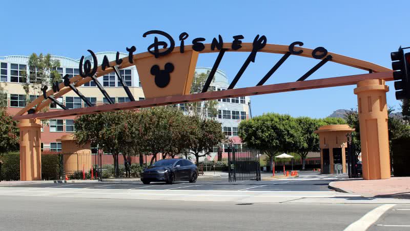 Fotografia do portão de entrada para os Walt Disney Studios, na Califórnia - Coolcaesar/ Creative Commons/ Wikimedia Commons