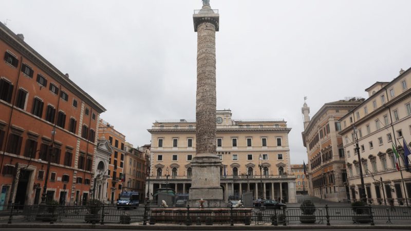 Piazza Colonna, na Itália - Getty Images