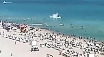 Momento onde helicóptero cai no mar - Divulgação / Miami Beach Police Department