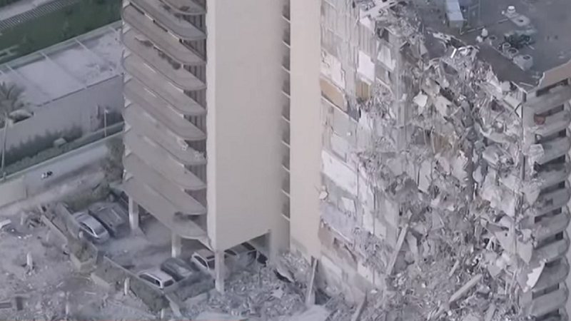 Imagem aérea que mostra a parte do prédio que desmoronou - Divulgação/YouTube/NBC News
