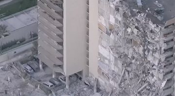Imagem aérea que mostra a parte do prédio que desmoronou - Divulgação/YouTube/NBC News