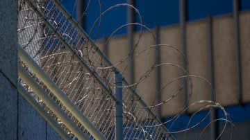 Fotografia meramente ilustrativa da grade de uma prisão - Getty Images