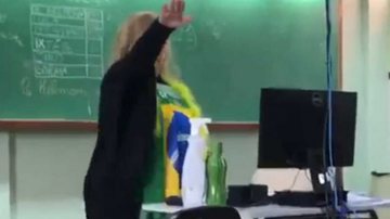 Professora gravada enquanto faz saudação nazista em sala de aula - Reprodução/Vídeo/Youtube