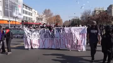 Estudantes protestam por melhores condições de ensino - Divulgação / Youtube / euronews (em português)