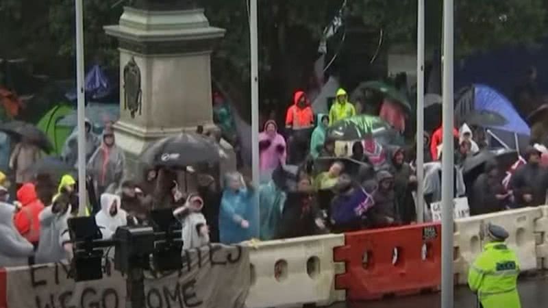 Protesto na Nova Zelândia com músicas irritantes - Divulgação / Al Jazeera